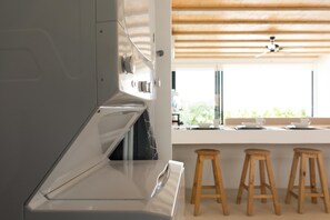 Deluxe Apartment | Laundry