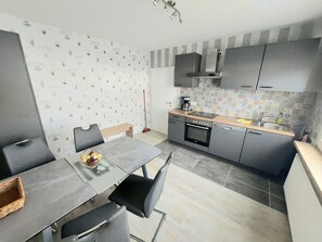 Private kitchen - Ground floor apartment with terrace (Seligenstadt)