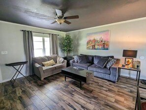 Smart TV, fireplace