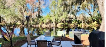 Cozy Waterfront home w/kayaks/Lake Henderson/Withlacoochee Bike Trail/ Springs