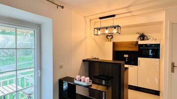 Kühlschrank, Mikrowelle, Ofen, Geschirrspüler