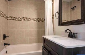 Hair dryer, towels - Charlottesville Home Close to Downtown (Charlottesville)