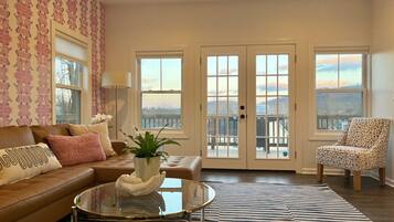 Smart TV, fireplace, offices