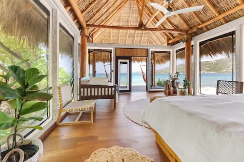 Chambre luxueuse | 1 chambre, lit avec matelas en mousse à mémoire, coffre-fort