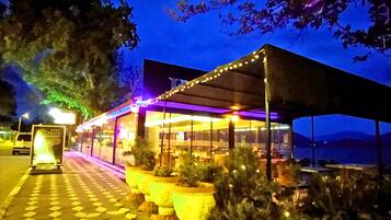 Breakfast, lunch, dinner served; Turkish cuisine, beach views