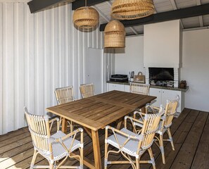 Outdoor dining - Sublime luxury villa in the centre of Canon (LE CANON)