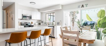 NEW Ocean Eyes/3 Blocks to Beach/Backyard Oasis/Massage Chair/Bikes/lLaundry