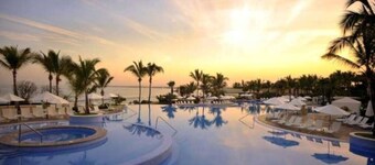 Pueblo Bonito Emerald Bay Owner Master Suite 1BR2B