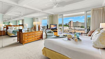 Premium suite, meerdere bedden, uitzicht op oceaan (2 Baths) | Een kluis op de kamer, individueel gedecoreerd, individueel gemeubileerd