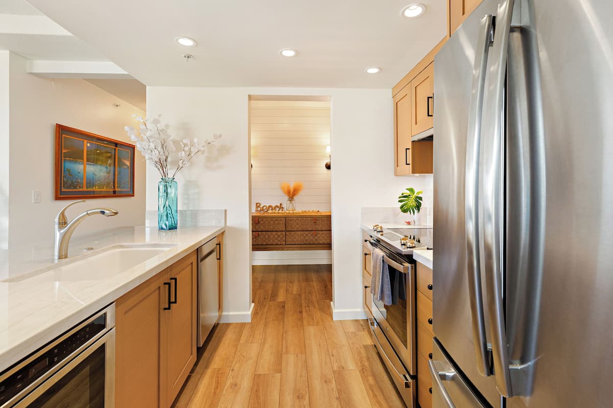 Suite, varias camas, vistas al mar (2 Baths) | Cocina privada | Frigorífico grande, cafetera o tetera, trona infantil y máquina de hielo