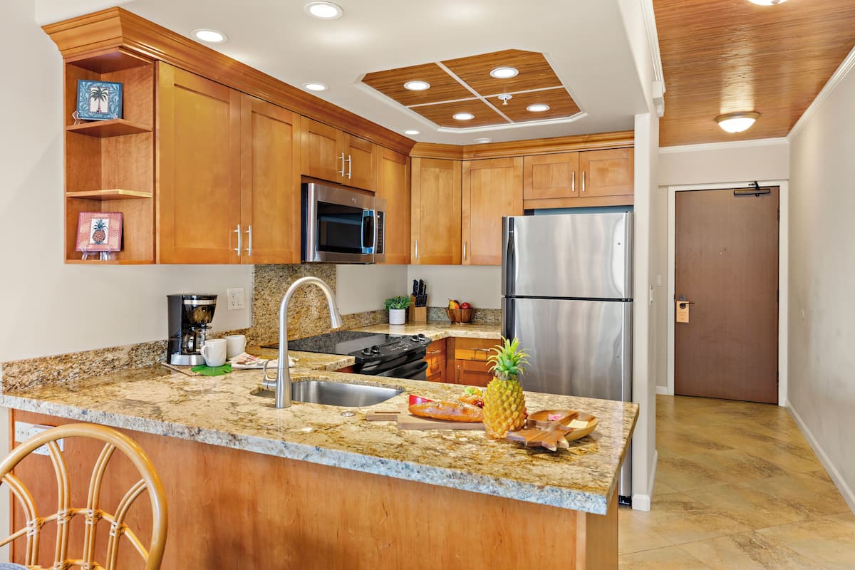 Estudio Premium, vistas al mar | Cocina privada | Frigorífico grande, cafetera o tetera, trona infantil y máquina de hielo