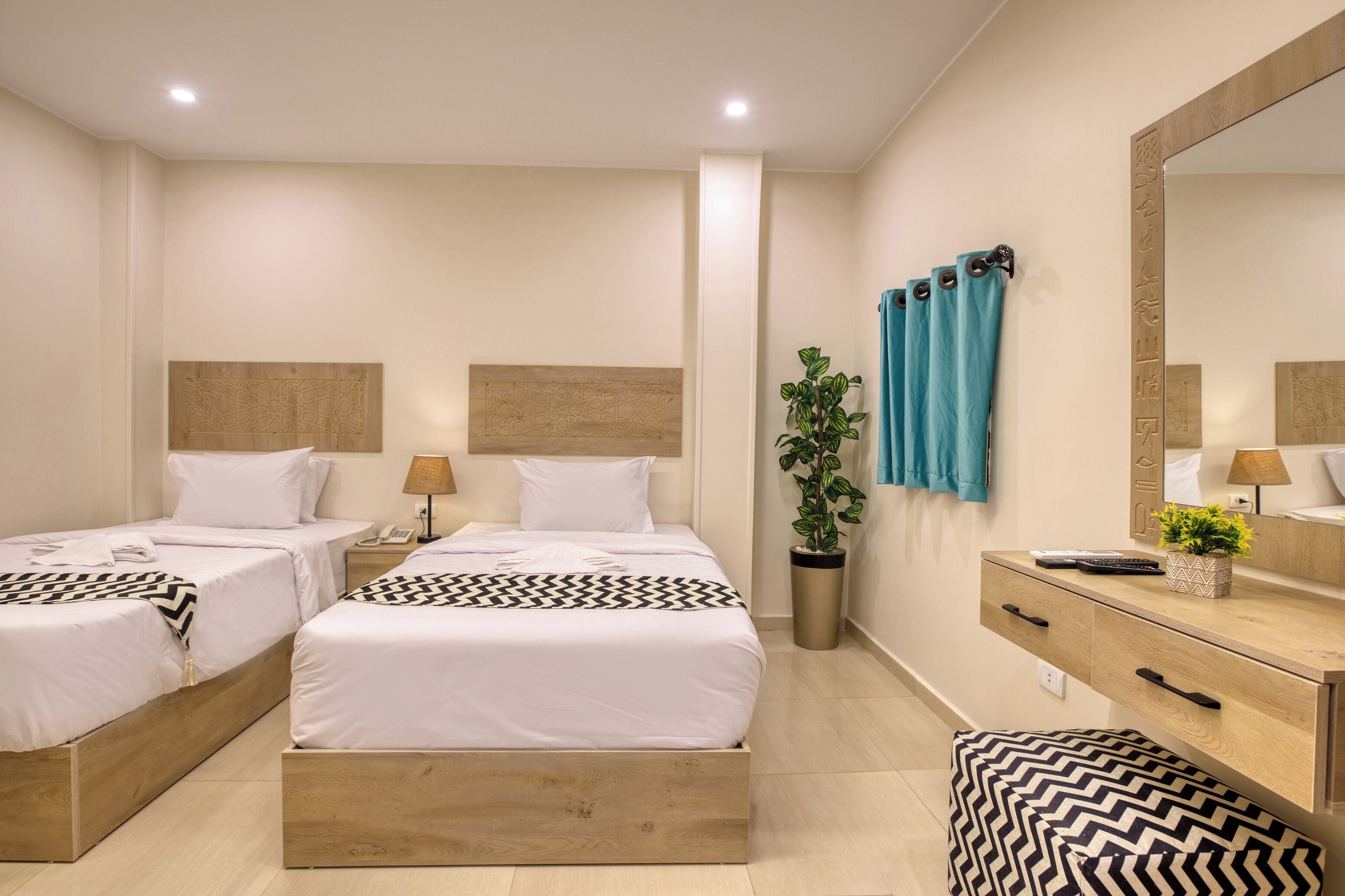 Photo - The Gate Hotel Front Pyramids & Sphinx View