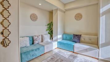 Ropa de cama de alta calidad, colchones Select Comfort y minibar