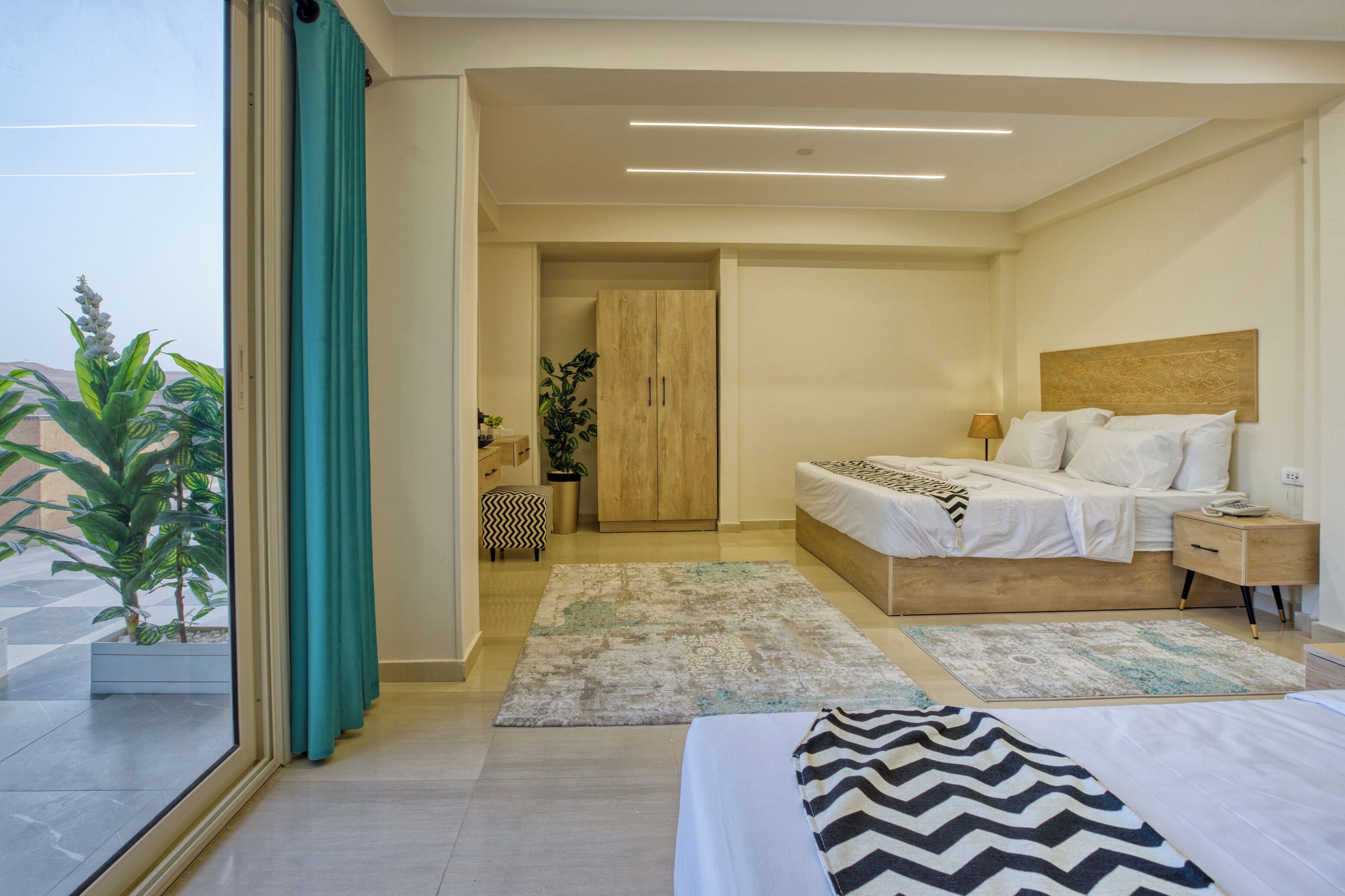 Photo - The Gate Hotel Front Pyramids & Sphinx View