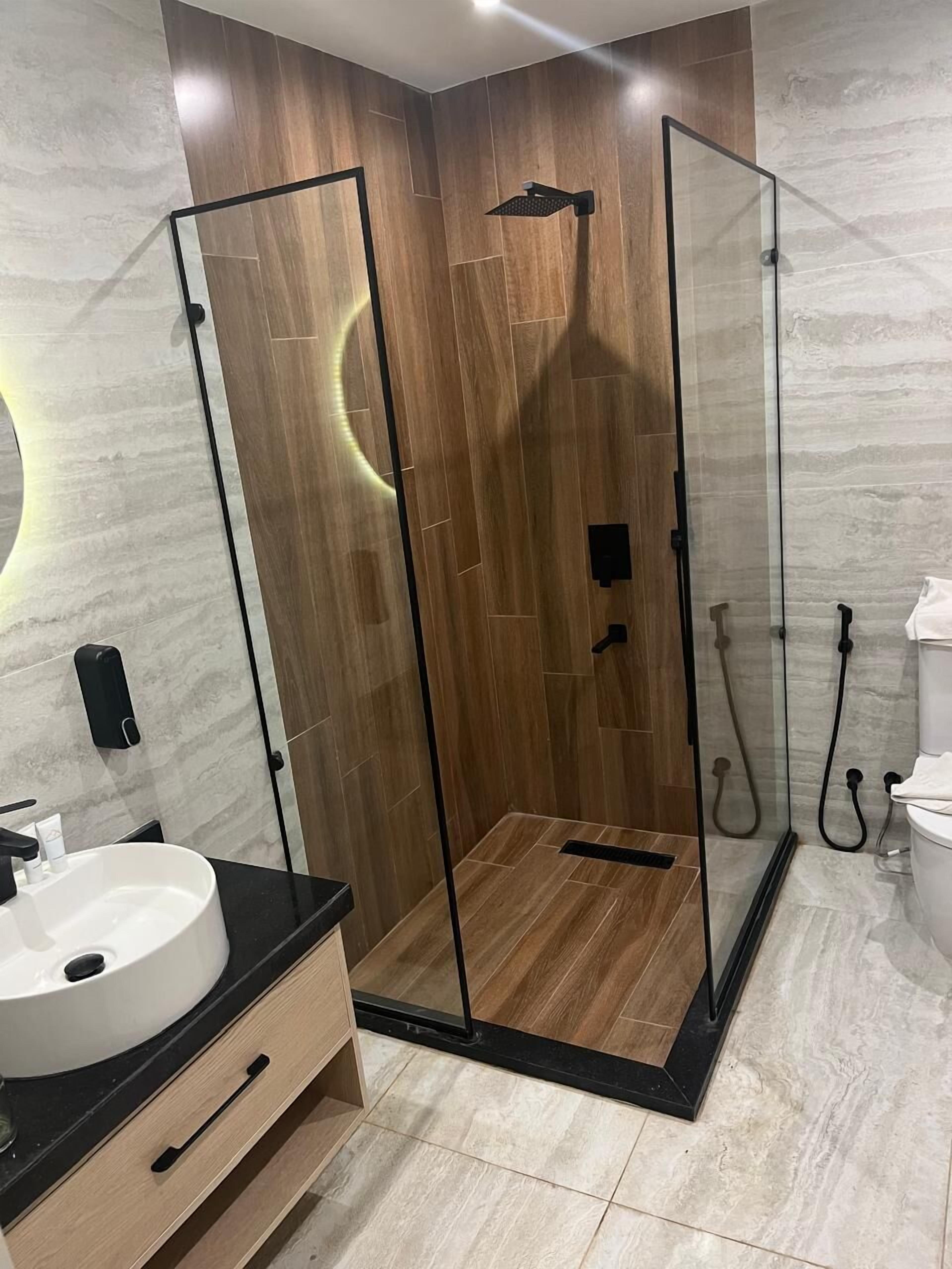 Photo - The Gate Hotel Front Pyramids & Sphinx View