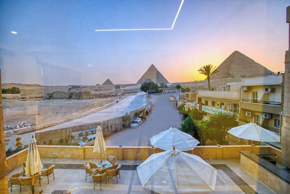 Terrace/patio - The Gate Hotel Front Pyramids & Sphinx View (Giza)