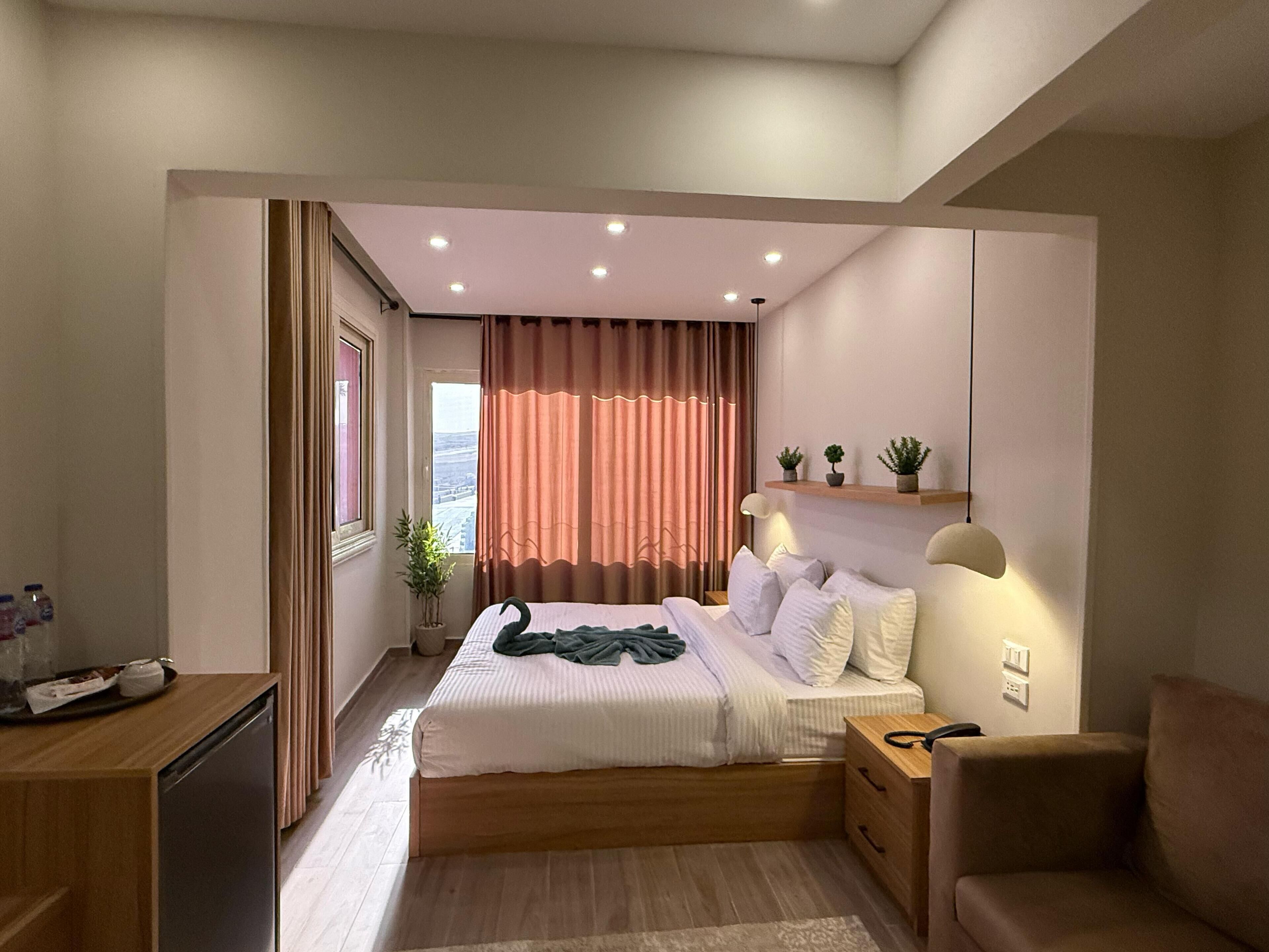 Photo - The Gate Hotel Front Pyramids & Sphinx View