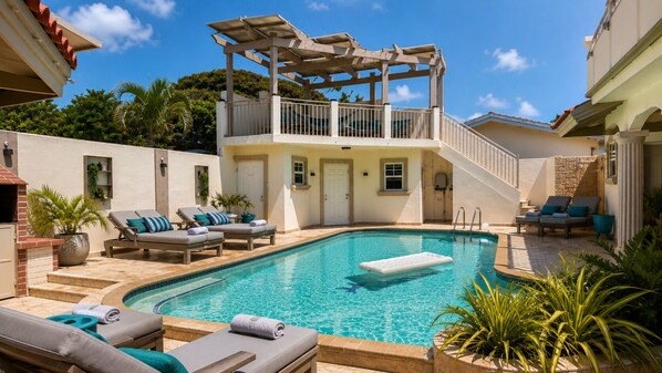 Outdoor pool - Villa Athena GORGEOUS home with large private pool! (Noord)