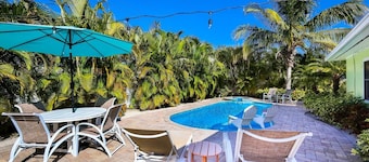 Da Beach House: 2 Blocks to Beach, Pool & Spa by Anna Maria Life Vacation Rentals