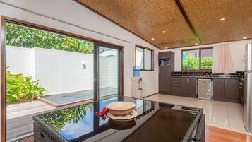 Comfort Suite | Private kitchen | Full-size fridge, microwave, oven, stovetop