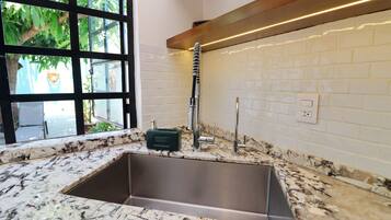 Traditional Bungalow | Private kitchen | Mini-fridge