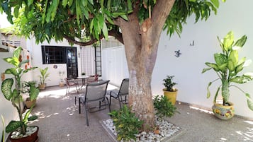 Traditional Bungalow | Terrace/patio
