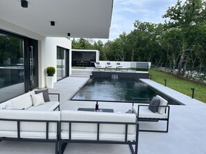 Outdoor pool, a heated pool