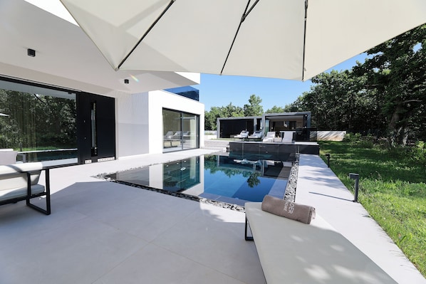 Piscine extérieure, piscine chauffée