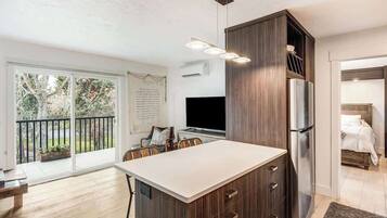 BĂŒgeleisen/BĂŒgelbrett, kostenloses WLAN, BettwĂ€sche