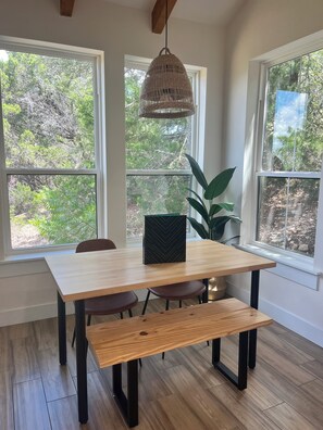 Dining - Travis Treehouse, Private Couples Getaway  (Austin)