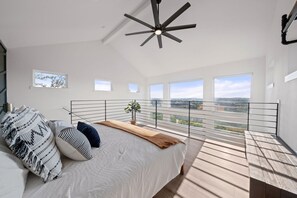 1 bedroom, iron/ironing board, free WiFi, bed sheets - Travis Treehouse, Private Couples Getaway  (Austin)