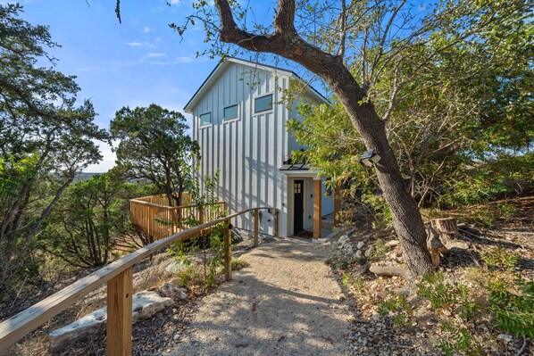 Exterior - Travis Treehouse, Private Couples Getaway  (Austin)