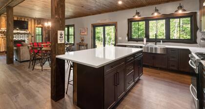 Alpine Lodge- Beautiful New Home Minutes to Sunday River