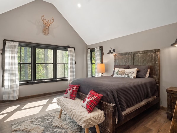 4 bedrooms, iron/ironing board, WiFi, bed sheets