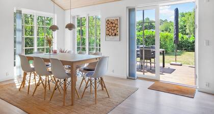 New modern holiday home near the beach and city