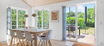 New modern holiday home near the beach and city