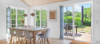 New modern holiday home near the beach and city