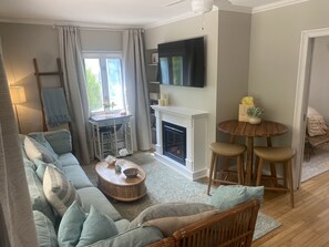 Televisión y chimenea