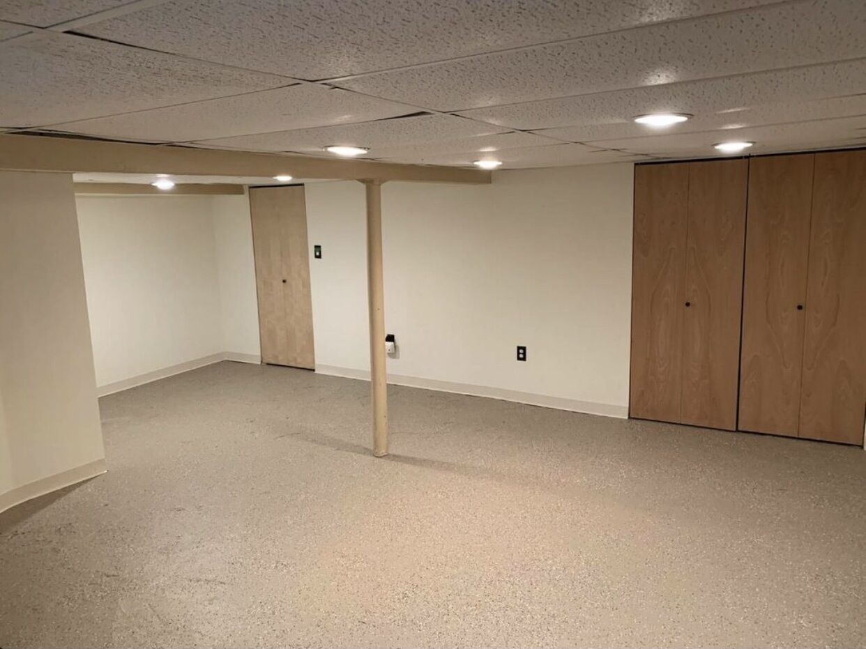 Hot tub and private dead end road -super comfy cozy stay in Albany, NY.  