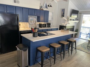 冰箱、微波炉、烤箱、炉灶