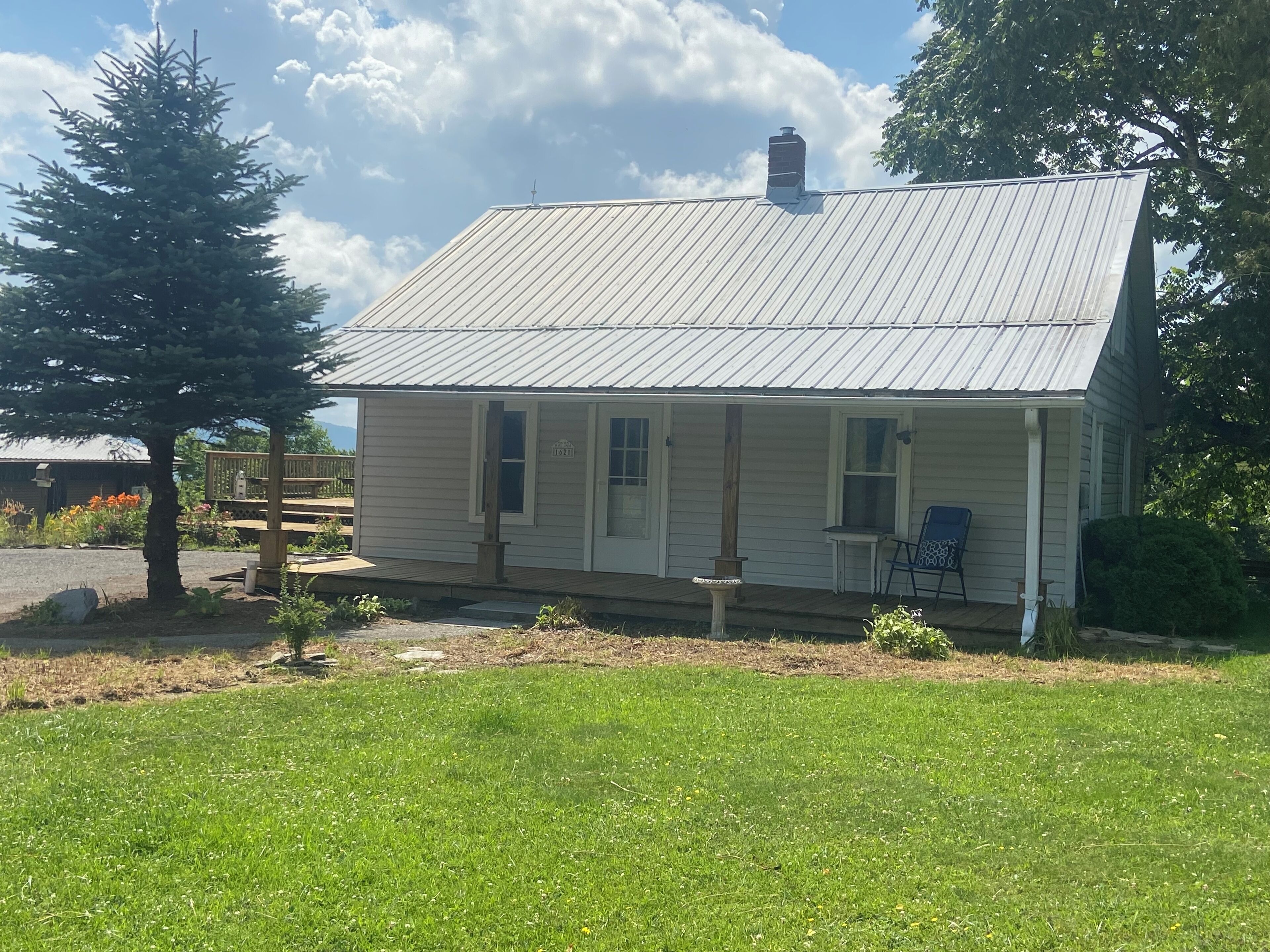Mountaintop Cottage at near 3500 ft, close to Grayson Highlands & the New River