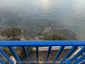 Property grounds - Rental in La Almadrava beach, Roses. Apartment with sea views, private terrace, equipped kitchen. Book now! (Roses)