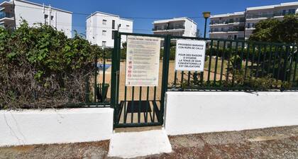 Incredible holiday studio in Costa Brava. Community pool, balcony with views. Book now!