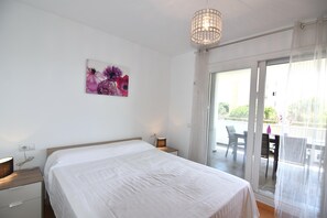 2 chambres, fer et planche Ă repasser