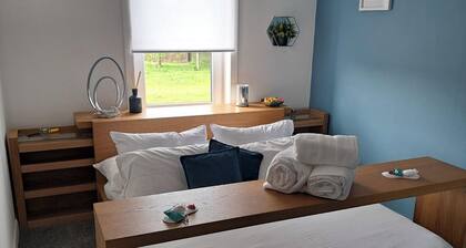 Apartment - Sleeps 4 - Pet friendly - Parking