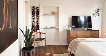calla lily - relaxing haven with pool & hot tub