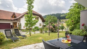 A patio with a table, two chairs, and a glass of red wine. - Holiday Apartment 'Hohfelsenblick' with Terrace, Balcony and Wi-Fi (Seebach)