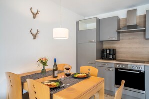 Dining - Holiday Apartment 'Hohfelsenblick' with Terrace, Balcony and Wi-Fi (Seebach)