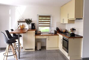 Frigorifero, forno, piano cottura, macchina per tè/caffè