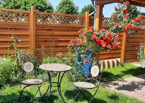 Outdoor dining - Holiday Apartment "An der Lahn" with Balcony (Limburg)